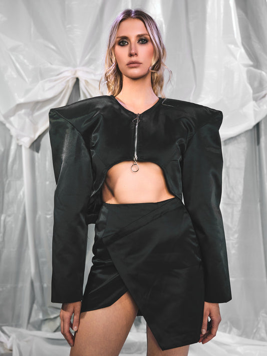 Rufina – Schwarze Jacke mit breiten Schultern