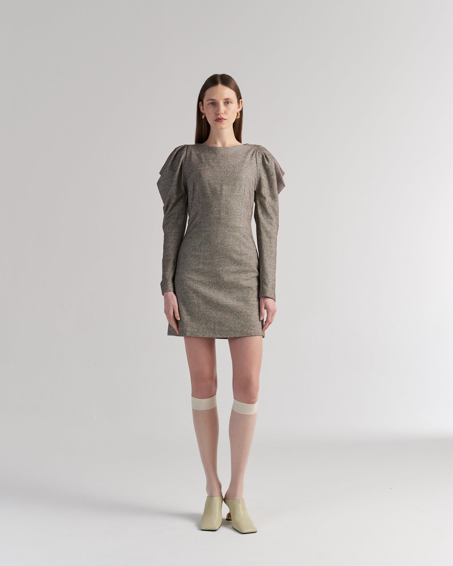 Kleider und Jumspsuits