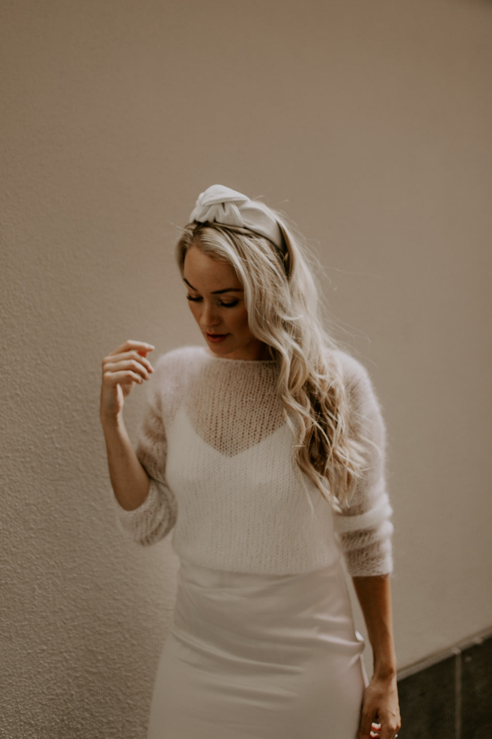 COSY ROSIE CROPPED SILK - Pullover mit V-Rücken